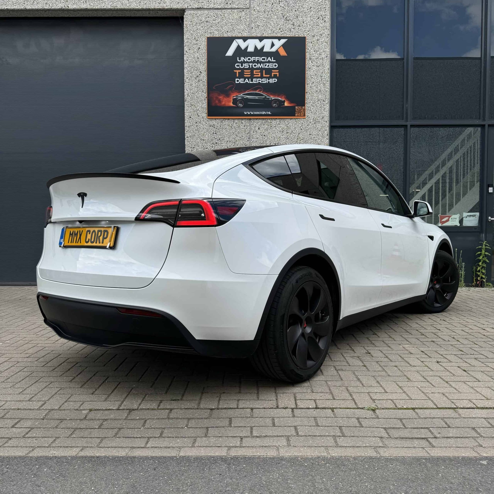 Tesla Model Y RWD MMX PACK + IAP — foto 1