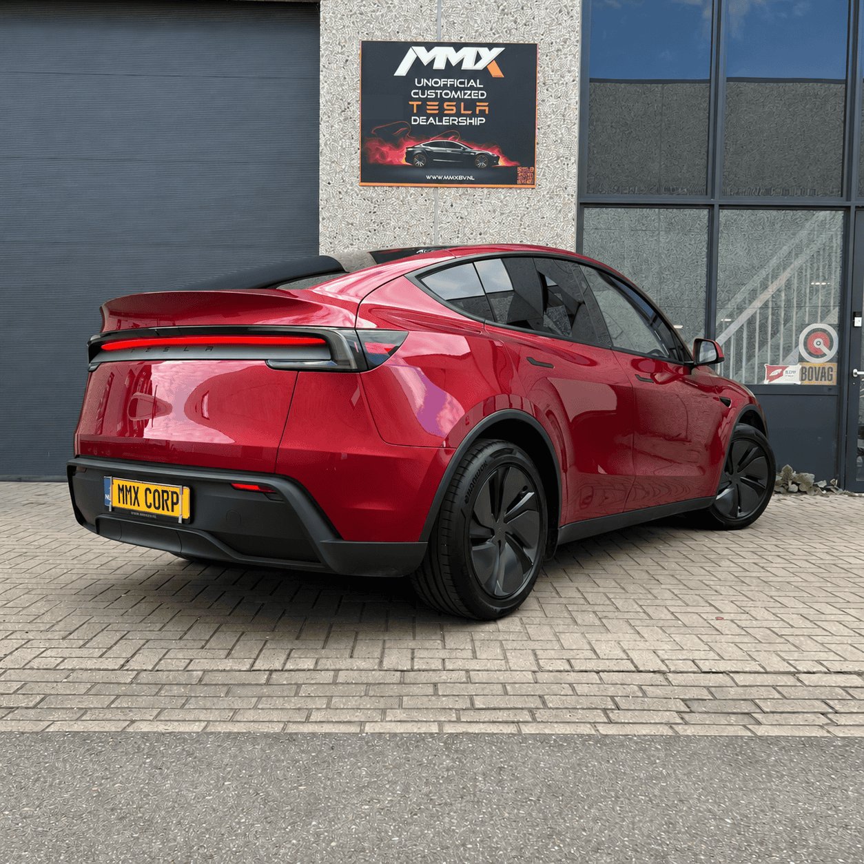 Tesla Model Y JUNIPER LFP PREMIUM + IAP + HW4 + SOH 98.9% — foto 1