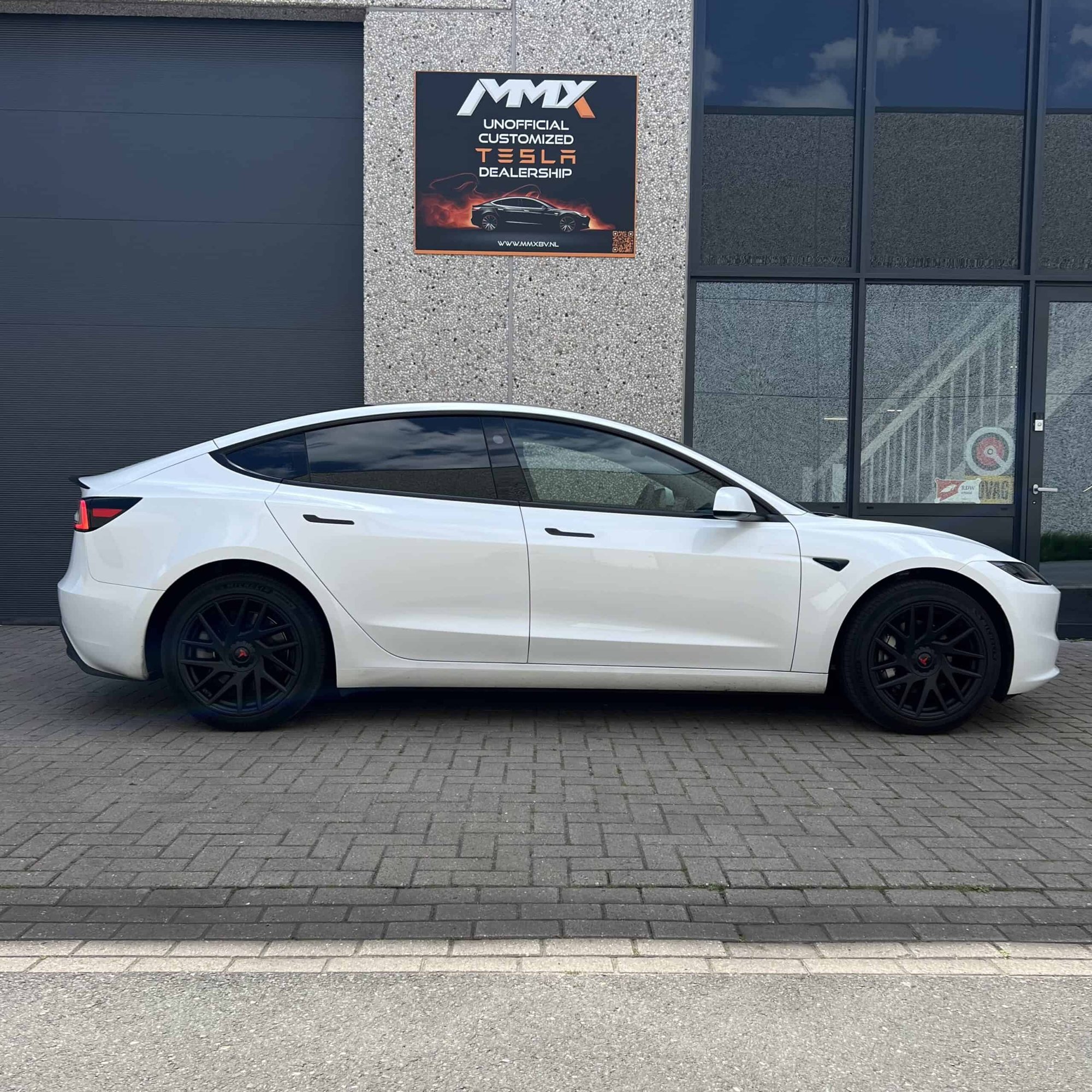 Tesla Model 3 HIGHLAND PREMIUM LFP RWD + MMX PACK + IAP — foto 2
