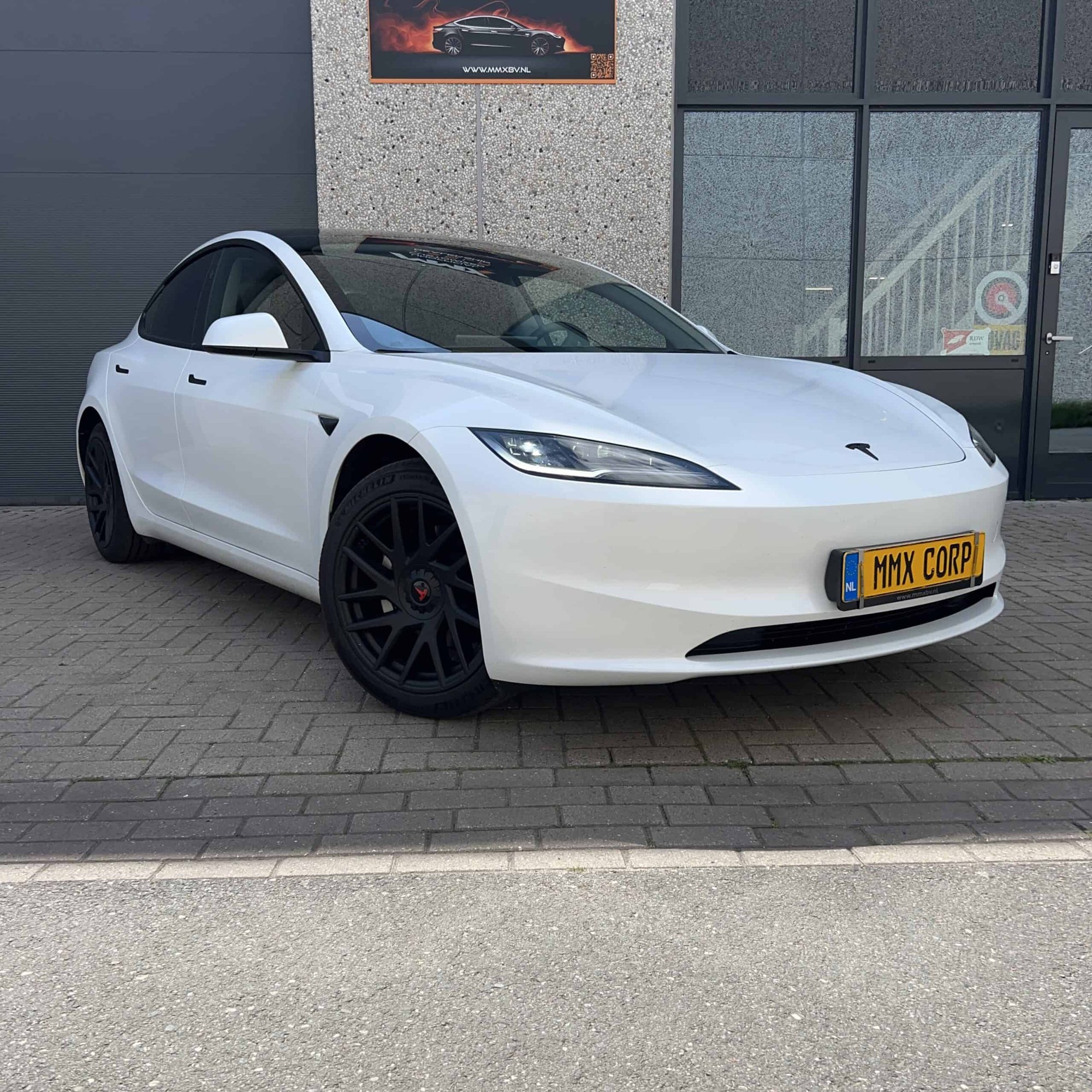 Tesla Model 3 HIGHLAND PREMIUM LFP RWD + MMX PACK + IAP — foto 3