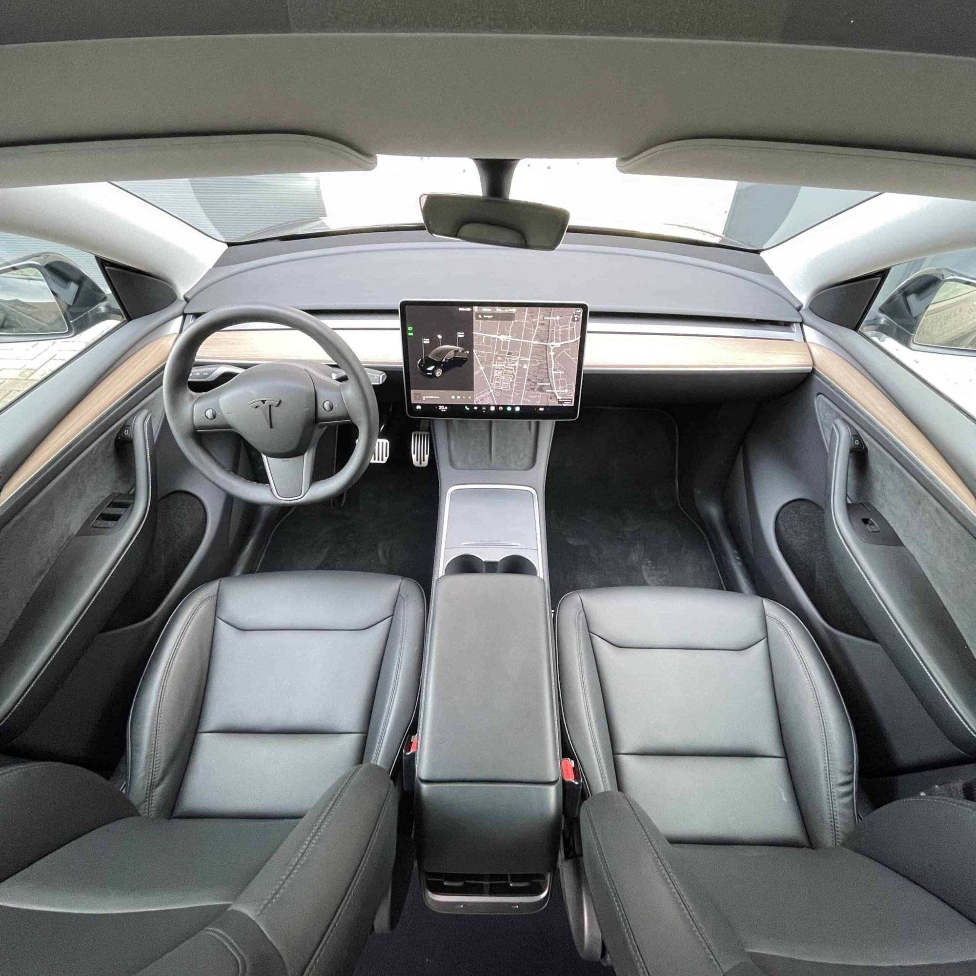 Tesla Model Y Long Range RWD + MMX PACK + HW4 + IAP + BLACK WRAP ORIGINAL COLOR WHITE + SOH 95.9% — foto 11