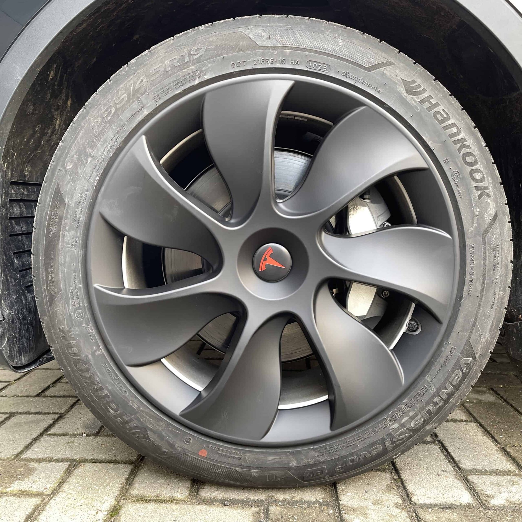 Tesla Model Y Long Range RWD + MMX PACK + HW4 + IAP + BLACK WRAP ORIGINAL COLOR WHITE + SOH 95.9% — foto 20
