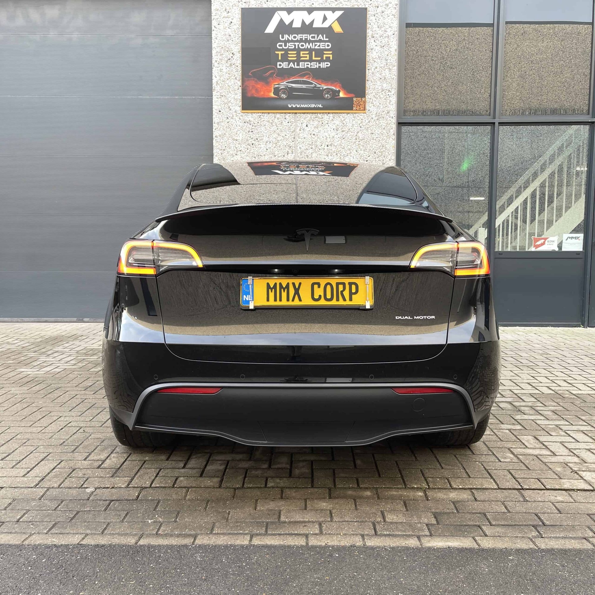 Tesla Model Y Long Range RWD + MMX PACK + HW4 + IAP + BLACK WRAP ORIGINAL COLOR WHITE + SOH 95.9% — foto 8