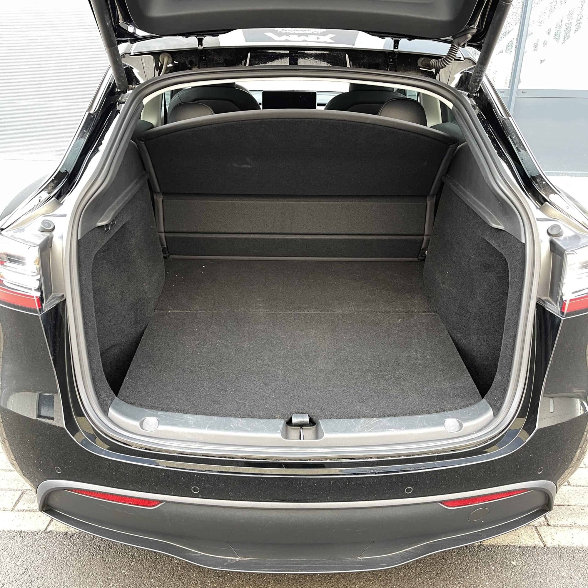 Tesla Model Y Long Range RWD + MMX PACK + HW4 + IAP + BLACK WRAP ORIGINAL COLOR WHITE + SOH 95.9% — foto 19