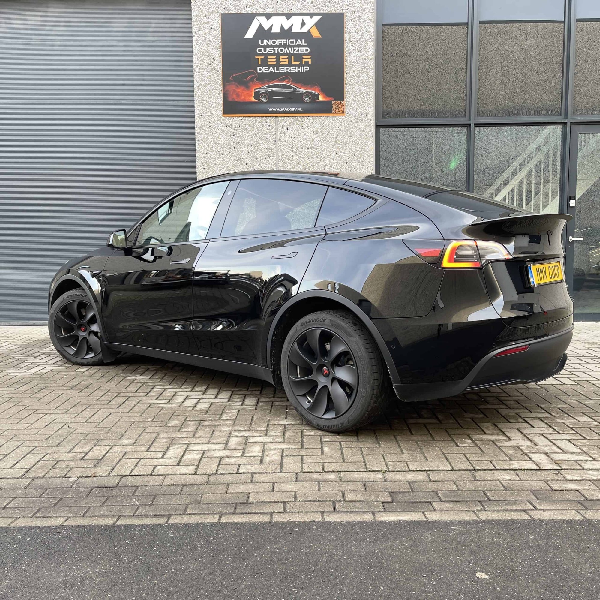 Tesla Model Y Long Range RWD + MMX PACK + HW4 + IAP + BLACK WRAP ORIGINAL COLOR WHITE + SOH 95.9% — foto 7