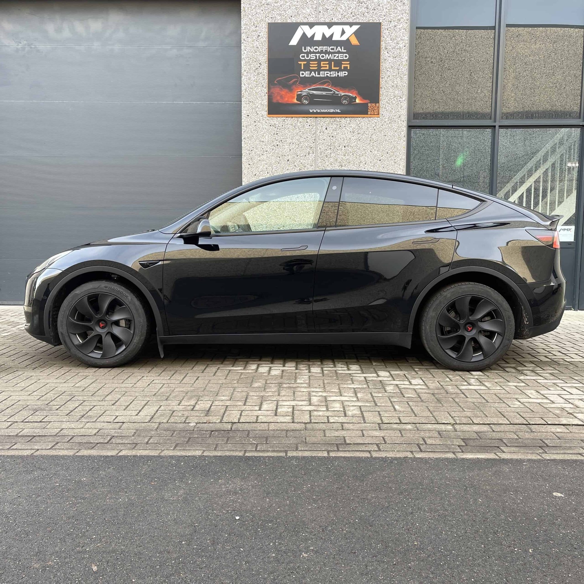 Tesla Model Y Long Range RWD + MMX PACK + HW4 + IAP + BLACK WRAP ORIGINAL COLOR WHITE + SOH 95.9% — foto 6