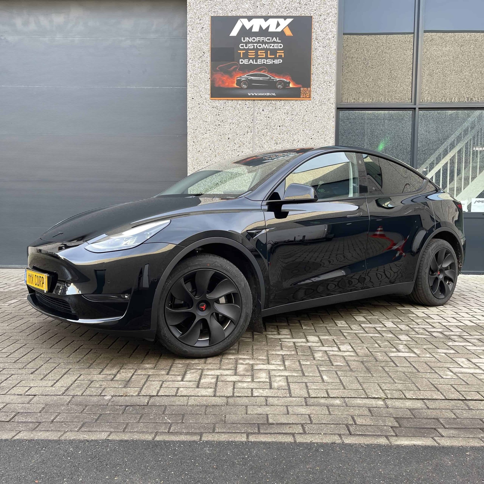 Tesla Model Y Long Range RWD + MMX PACK + HW4 + IAP + BLACK WRAP ORIGINAL COLOR WHITE + SOH 95.9% — foto 5