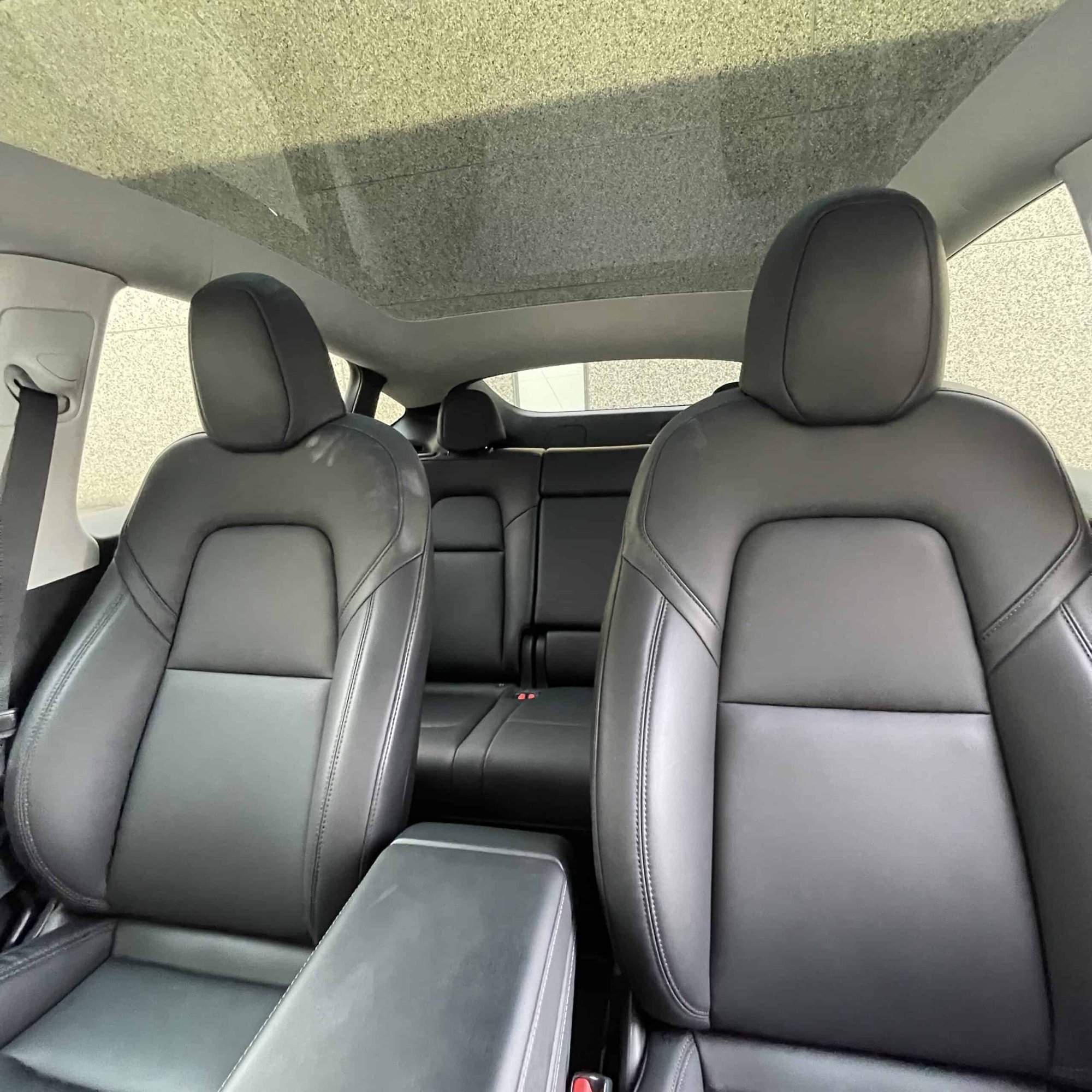 Tesla Model Y Long Range RWD + MMX PACK + HW4 + IAP + BLACK WRAP ORIGINAL COLOR WHITE + SOH 95.9% — foto 9