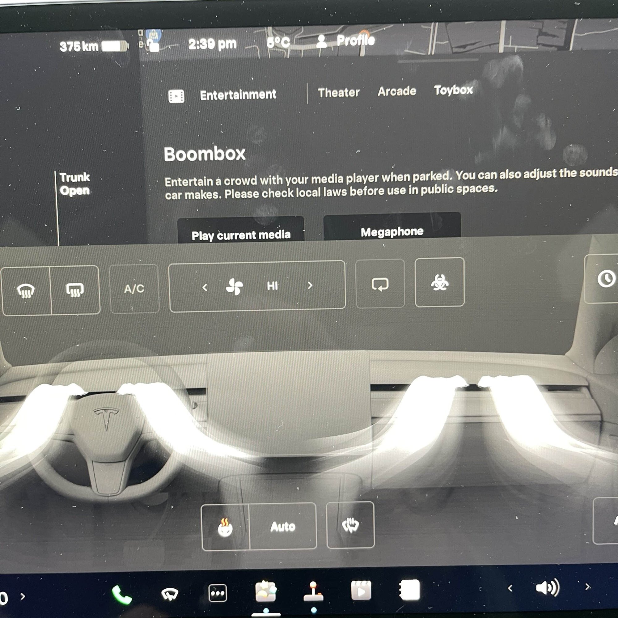 Tesla Model Y Long Range RWD + MMX PACK + HW4 + IAP + BLACK WRAP ORIGINAL COLOR WHITE + SOH 95.9% — foto 15