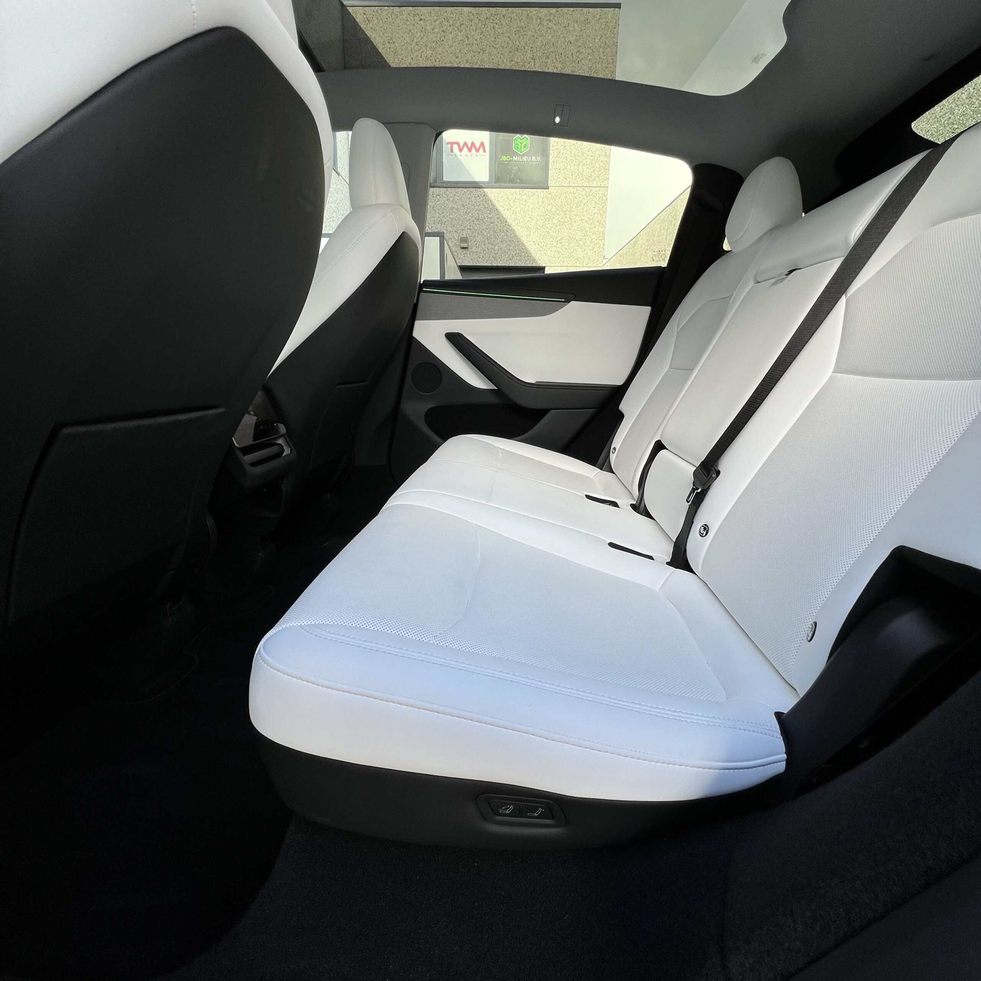 Tesla Model Y JUNIPER LFP PREMIUM RWD + RED CALIPERS + FULL PPF + SOH 99% — foto 10