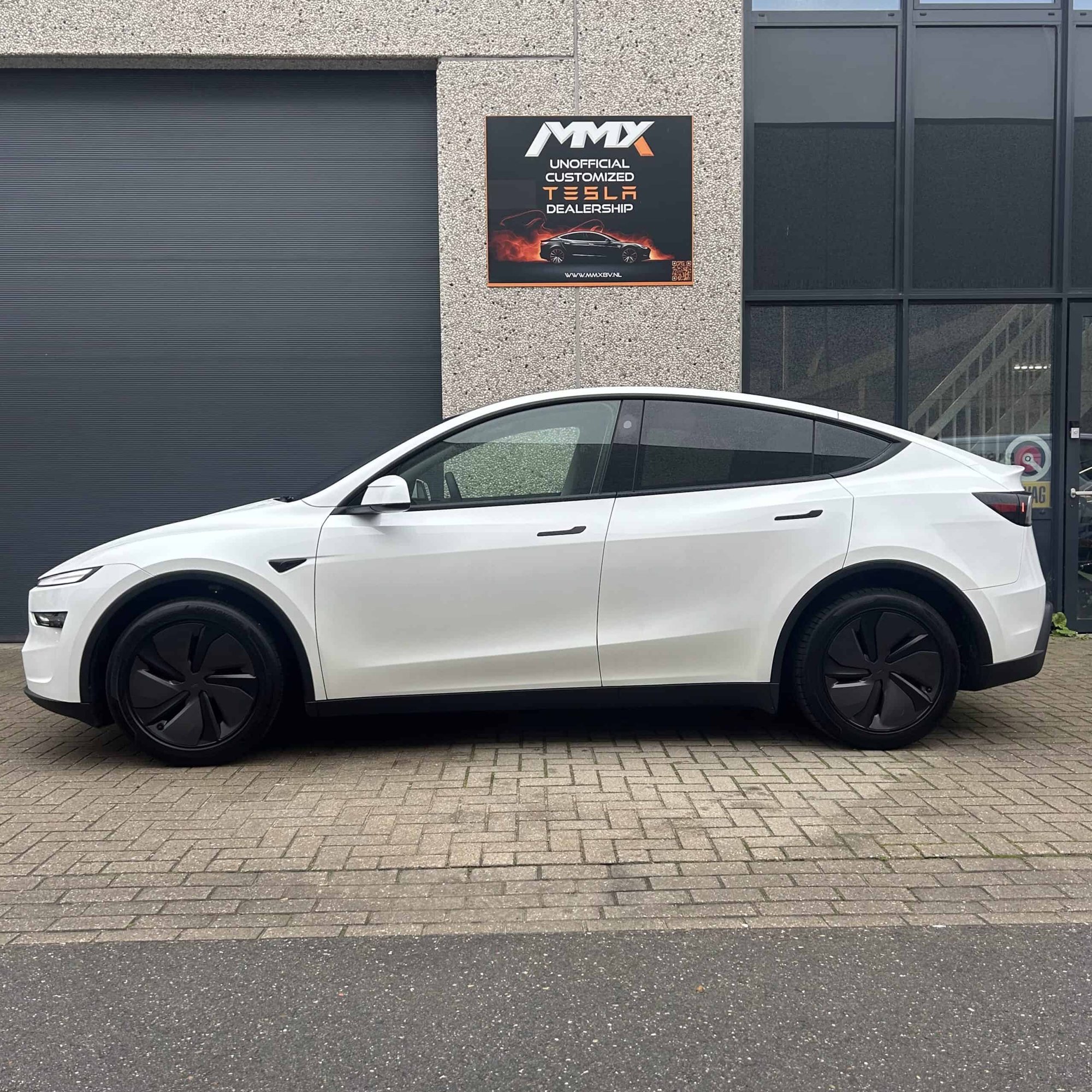 Tesla Model Y JUNIPER LFP PREMIUM RWD + RED CALIPERS + FULL PPF + SOH 99% — foto 6