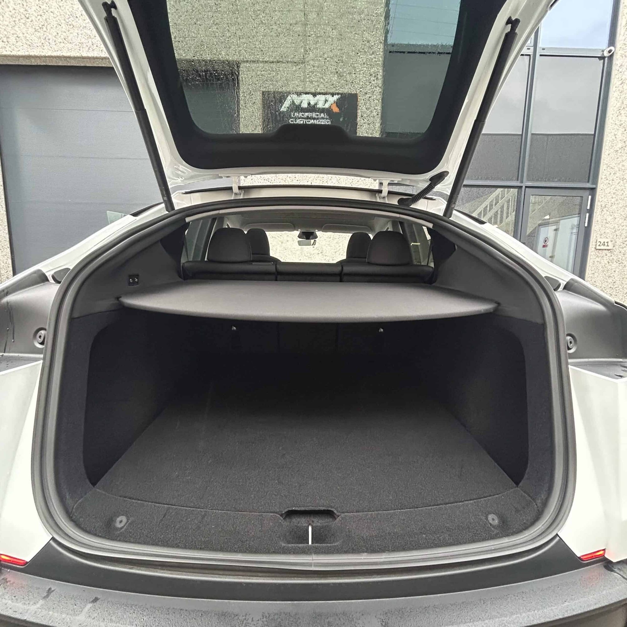 Tesla Model Y JUNIPER LFP PREMIUM RWD + RED CALIPERS + FULL PPF + SOH 99% — foto 17