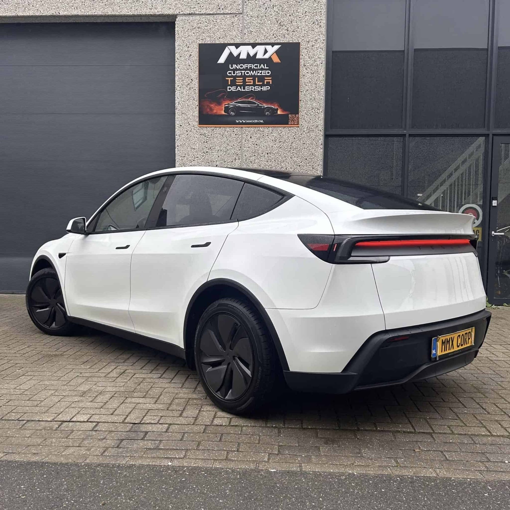 Tesla Model Y JUNIPER LFP PREMIUM RWD + RED CALIPERS + FULL PPF + SOH 99% — foto 7