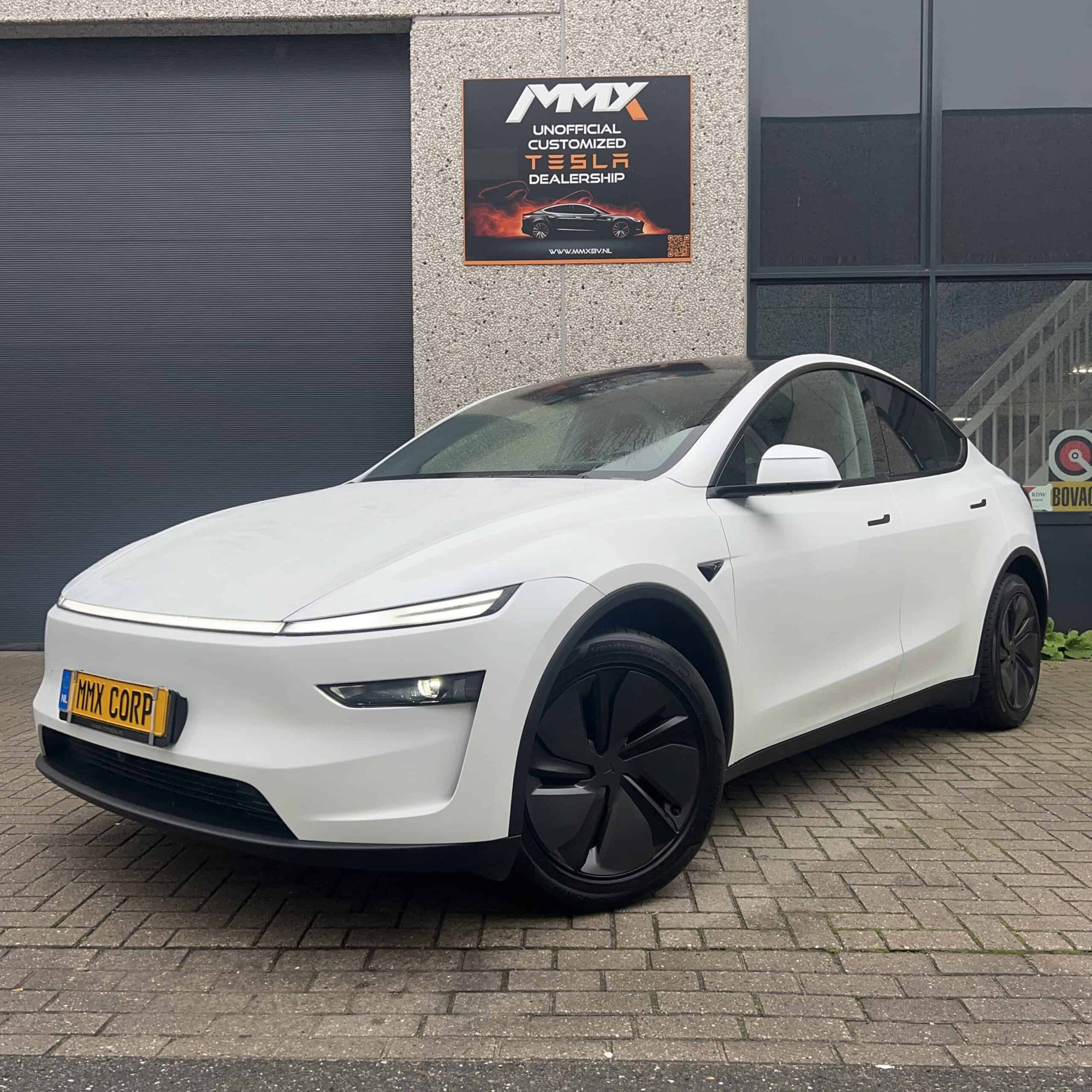 Tesla Model Y JUNIPER LFP PREMIUM RWD + RED CALIPERS + FULL PPF + SOH 99% — foto 5
