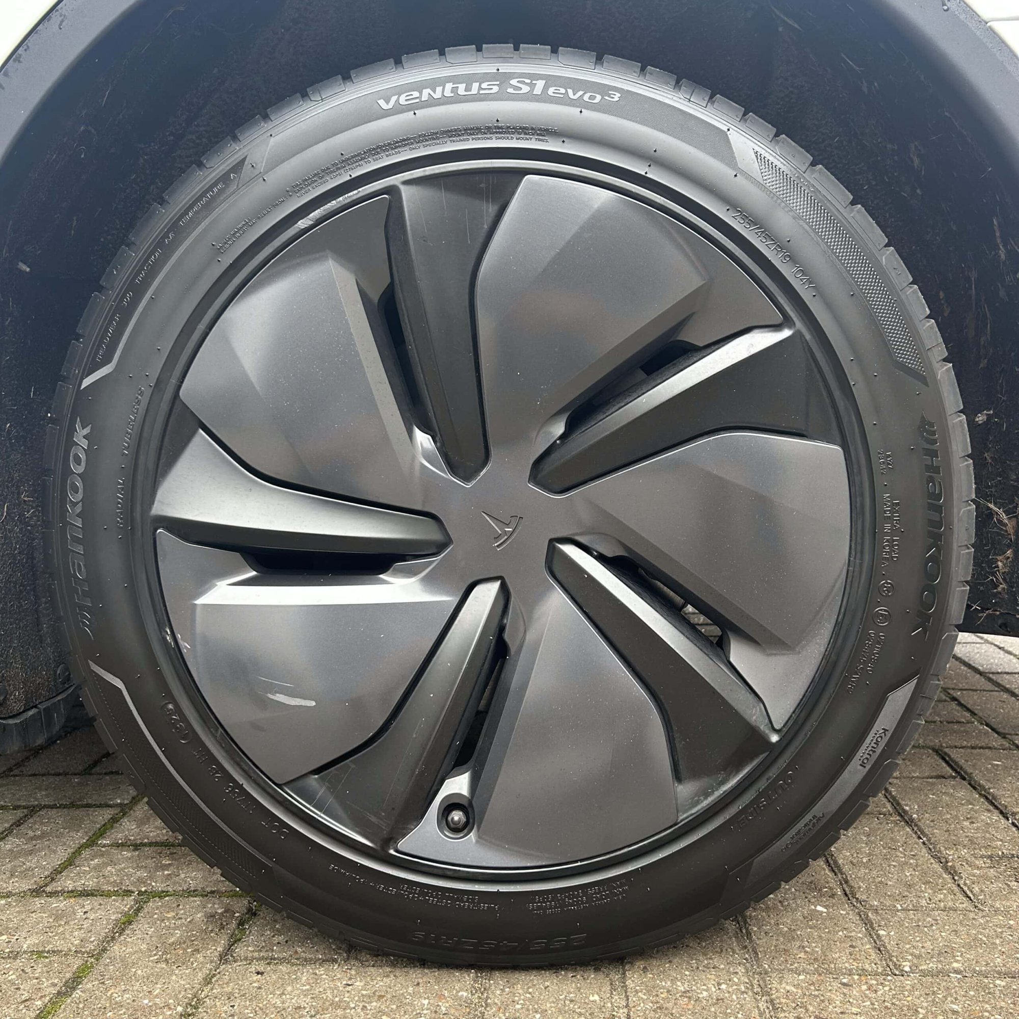 Tesla Model Y JUNIPER LFP PREMIUM RWD + RED CALIPERS + FULL PPF + SOH 99% — foto 19