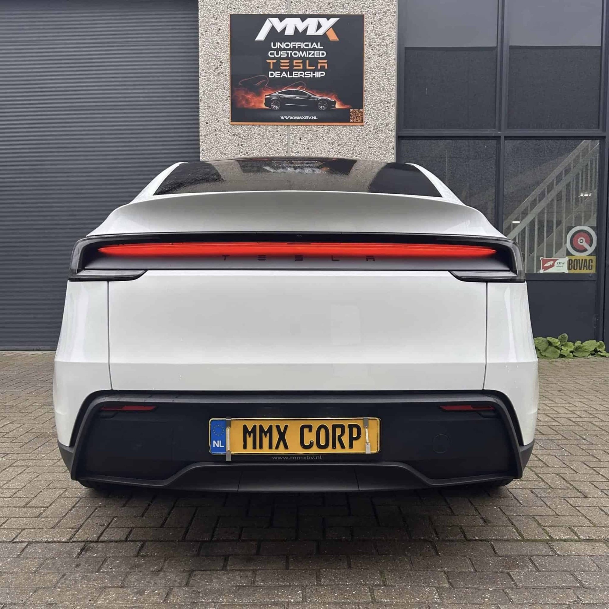 Tesla Model Y JUNIPER LFP PREMIUM RWD + RED CALIPERS + FULL PPF + SOH 99% — foto 8