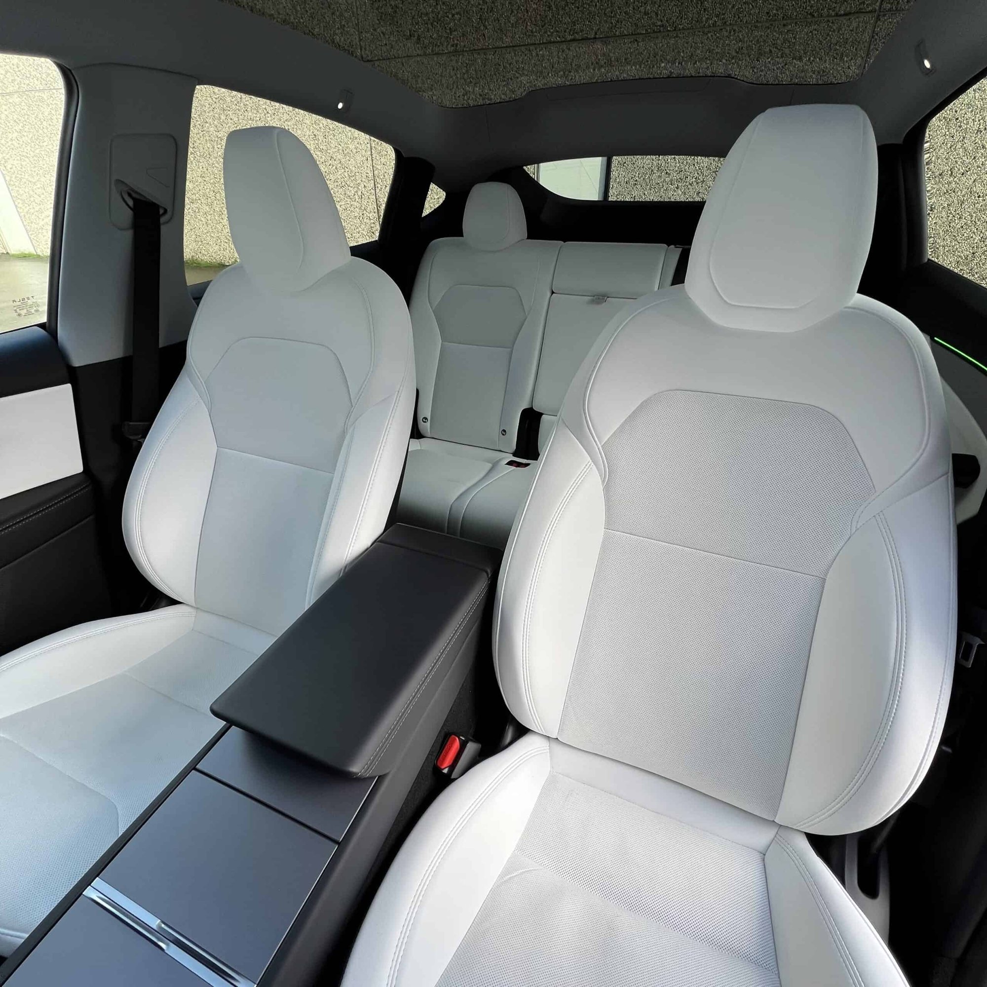 Tesla Model Y JUNIPER LFP PREMIUM RWD + RED CALIPERS + FULL PPF + SOH 99% — foto 9