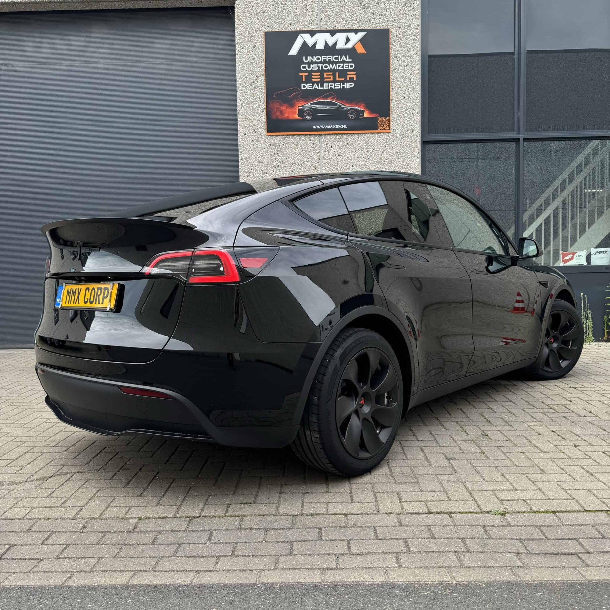 Tesla Model Y Long Range RWD + MMX PACK + IAP — foto 1